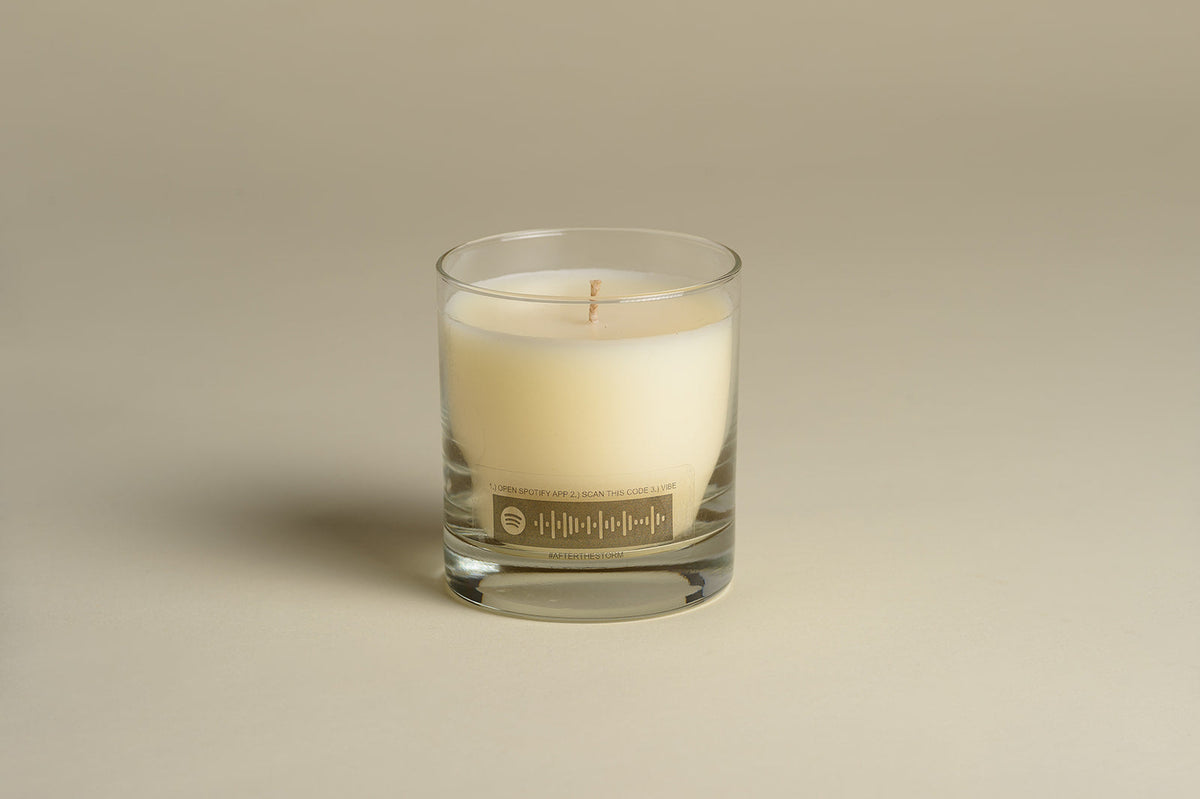 Apre Lapli luxury soy candle, view 2