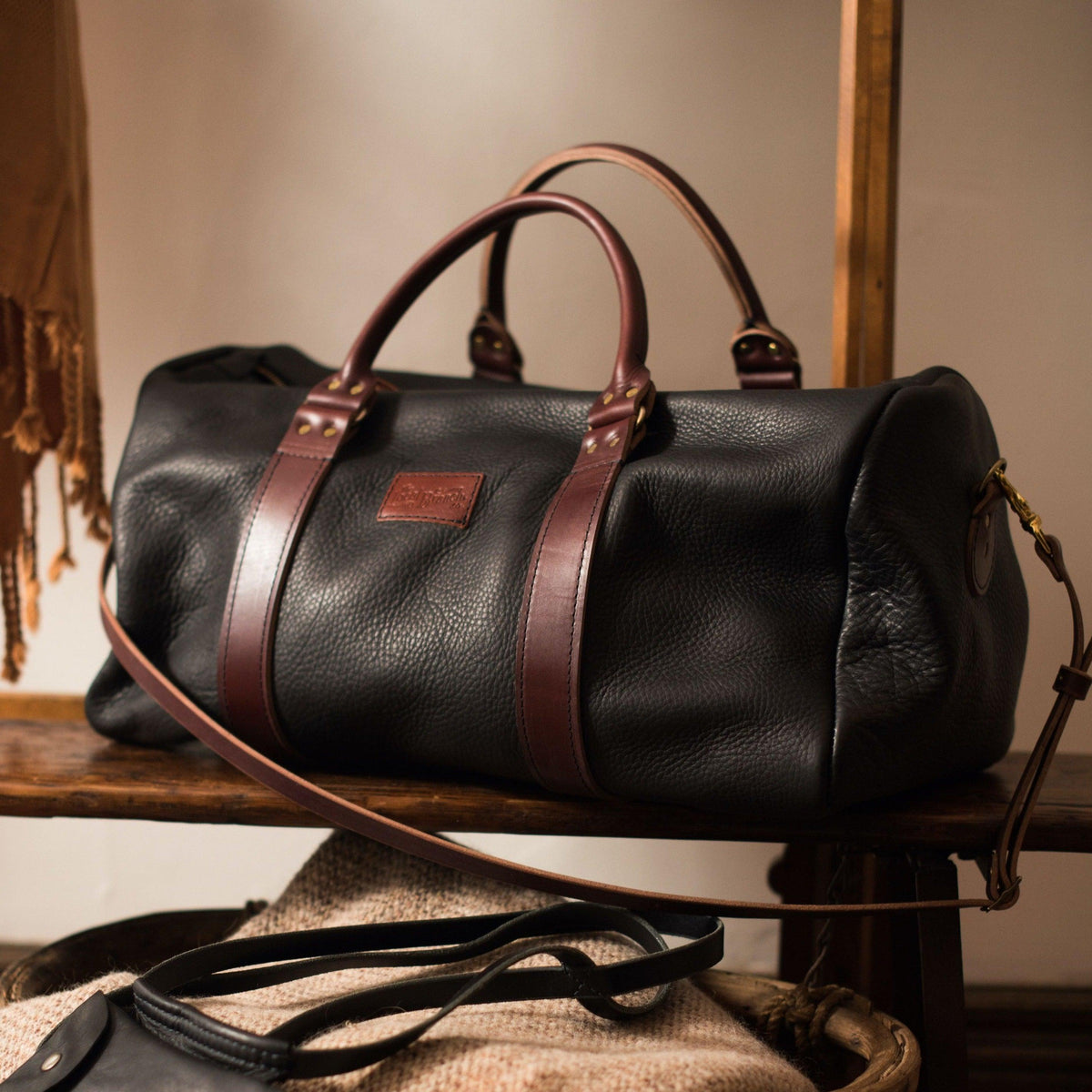 Nomad leather duffle in two-tone black, Weekender size
