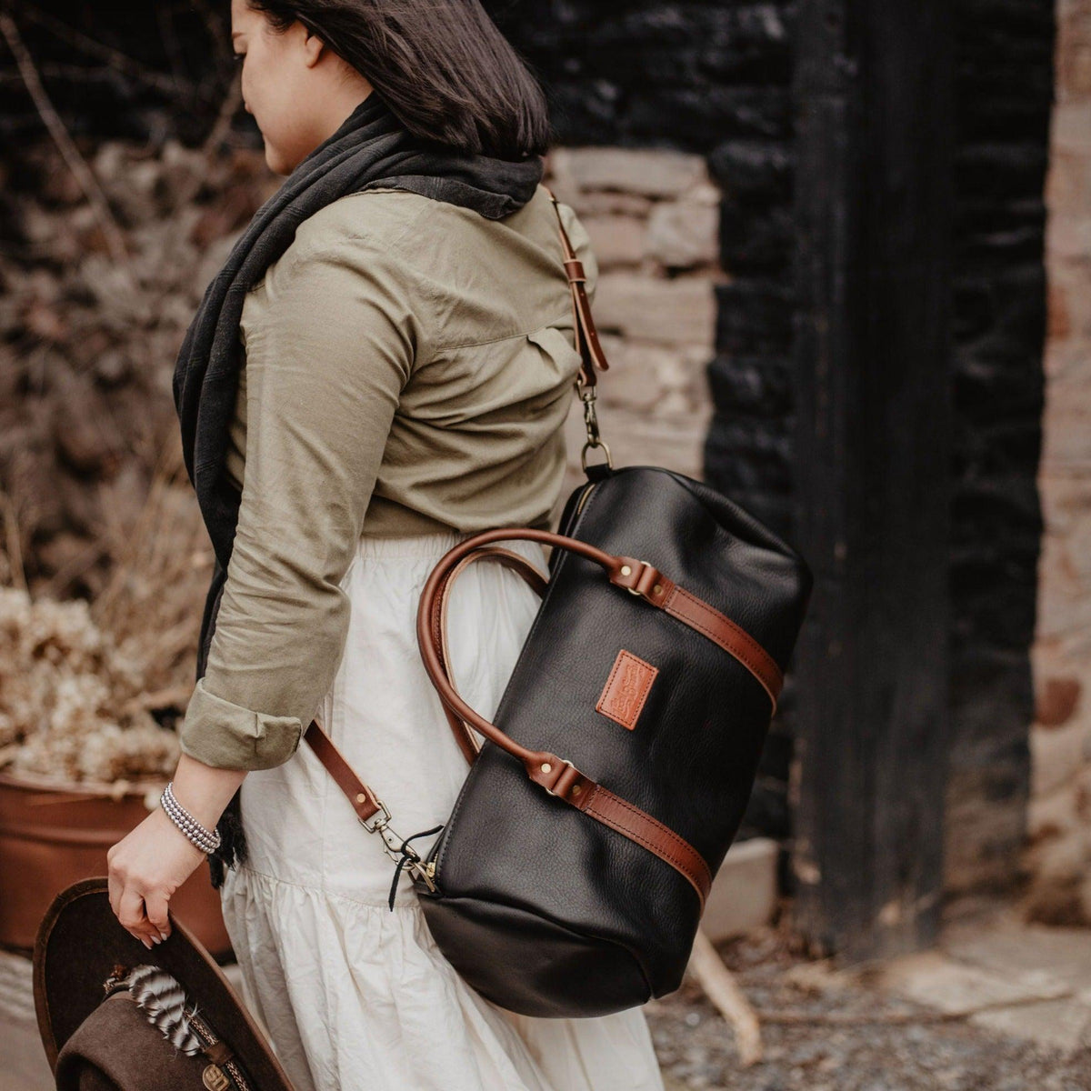 Nomad leather duffle in two-tone black, Daytripper size
